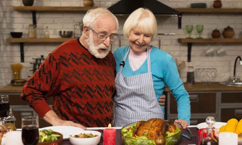 older adults sharing a thanksgiving meal together